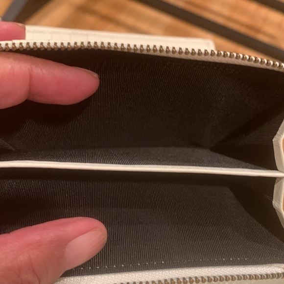 BURBERRY WOMEN’S LEATHER TRI-FOLD WALLET - Picture 6 of 12